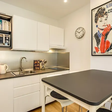 Apartment Vatican 10 Min Modern Ac, Wi-fi, Netflix